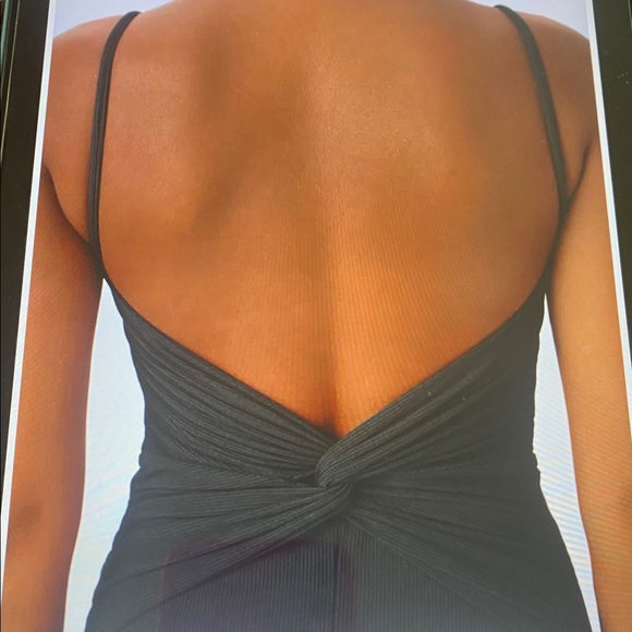 SMALL.  HALARA RIBBED STRETCHY TWISTED BACKLESS MIDI DRESS - Picture 2 of 10